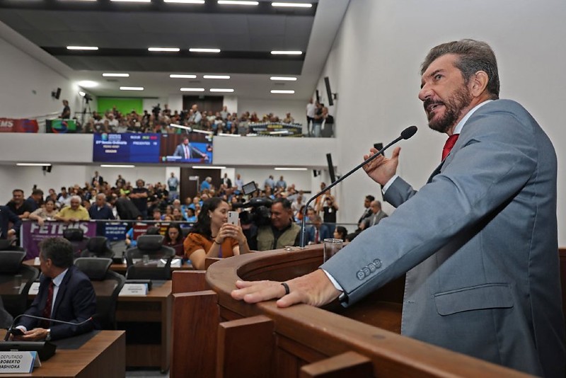 Deputado Pedro Kemp (PT) na tribuna da Alems