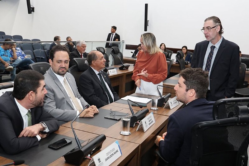 Sessões são transmitidas ao vivo nos canais oficiais do Legislativo