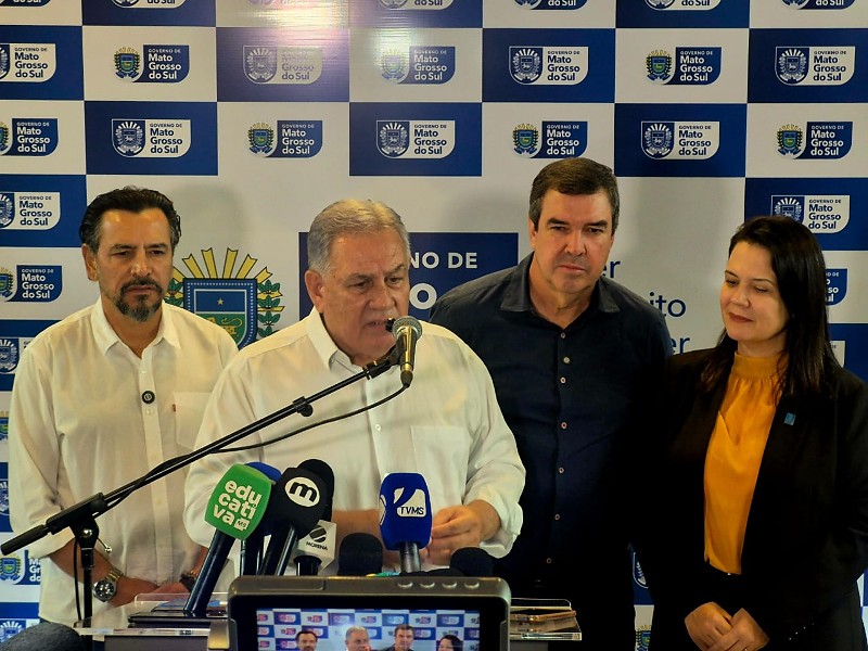 Presidente da FFMS, Estevão Petrallás explicando o processo de reforma do Morenão