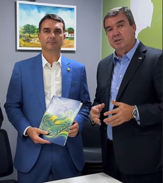 Governador Eduardo Riedel com senador Flávio Bolsonaro