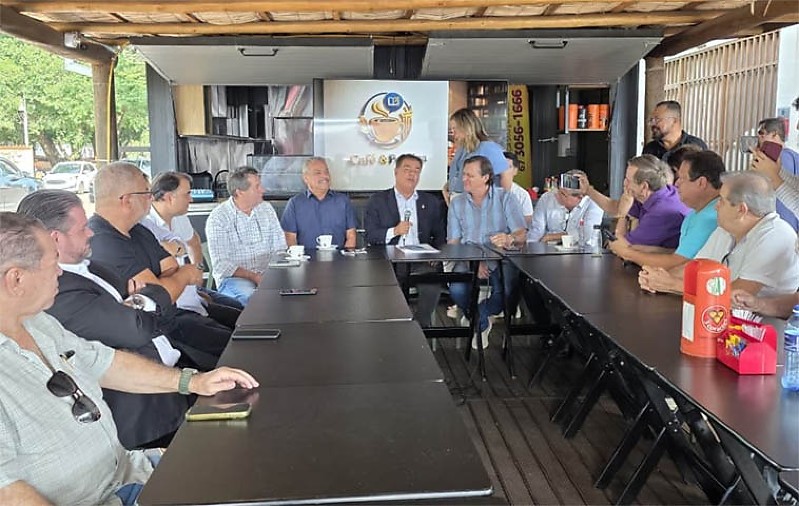 Nelsinho em reunião no Bairro Cidade Jardim