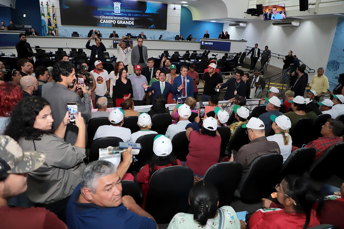 Projeto sobre uso de banheiros por pessoas trans provoca rea&ccedil;&atilde;o e tumulto na C&acirc;mara