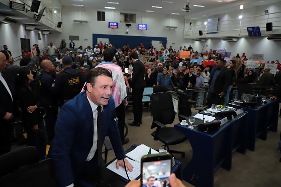 Projeto sobre uso de banheiros por pessoas trans provoca rea&ccedil;&atilde;o e tumulto na C&acirc;mara