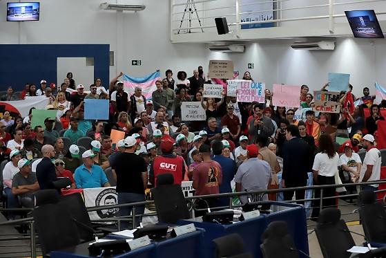 Projeto sobre uso de banheiros por pessoas trans provoca rea&ccedil;&atilde;o e tumulto na C&acirc;mara