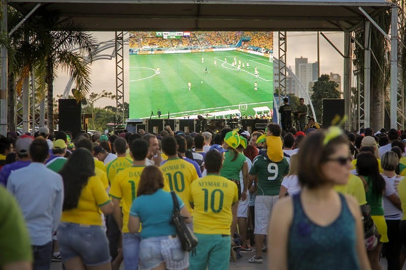 Esplanada Ferroviária, shoppings e Arraial de Santo Antônio terão telões e programação especial para torcedores durante os jogos da Seleção Brasileira
