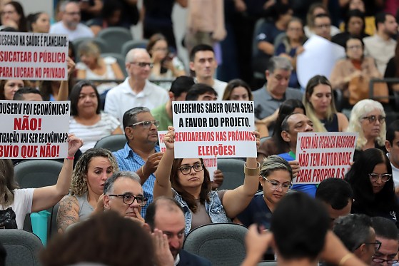 Vota&ccedil;&atilde;o de terceiriza&ccedil;&atilde;o da sa&uacute;de mobiliza protestos na C&acirc;mara de Campo Grande