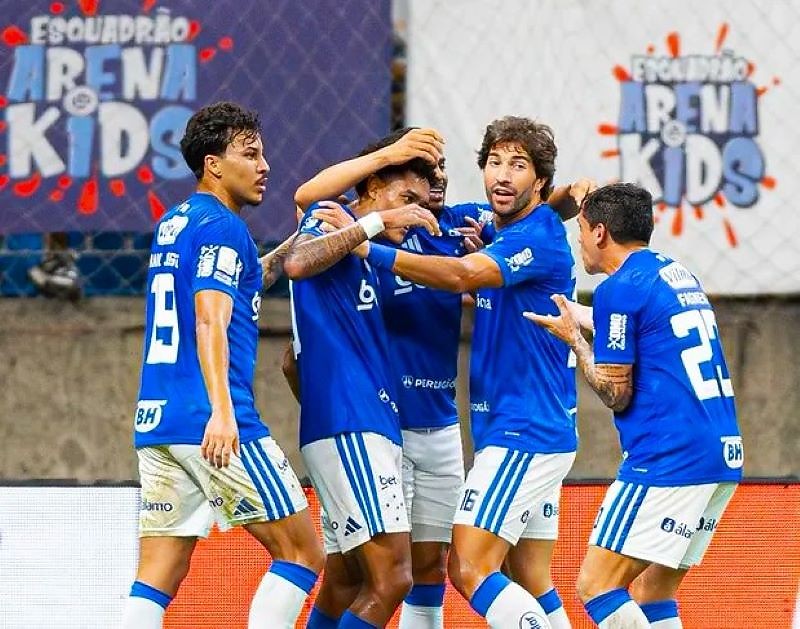 Cruzeiro vence o Bahia na Arena Fonte Nova e continua sua reação no Brasileirão