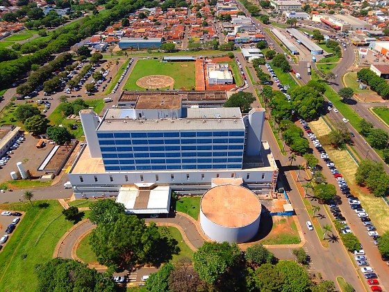 Eduardo Riedel assina contrato bilion&aacute;rio para moderniza&ccedil;&atilde;o do Hospital Regional