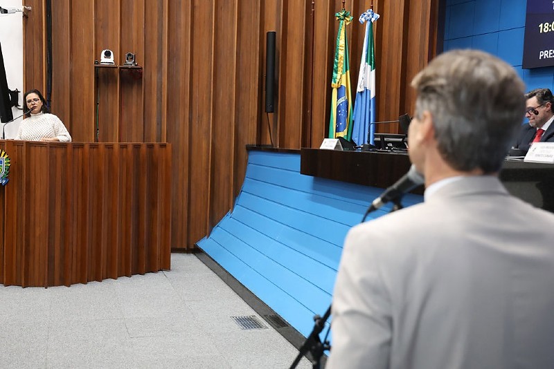 Paulo Duarte defendeu a CCJR e ofereceu sua vaga à Gleice