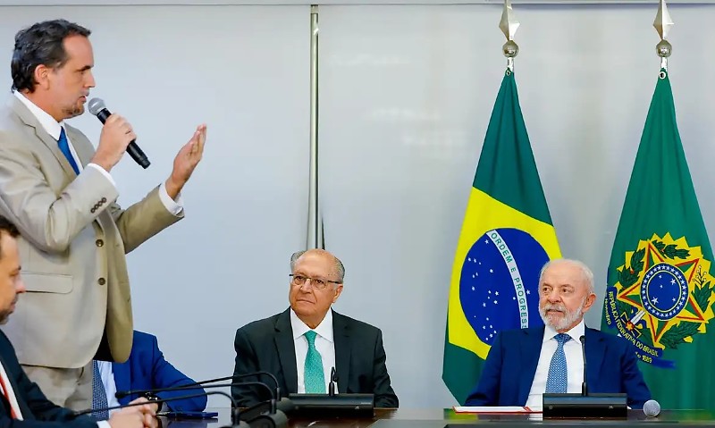 Brasília (DF), 12/05/2026 - Presidente da República, Luiz Inácio Lula da Silva, durante Assinatura da MP para zerar imposto federal da Taxa das Blusinhas, no Palácio do Planalto