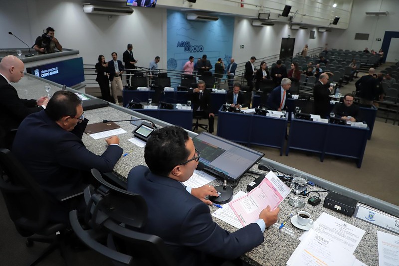 Vereadores votam e analisam projetos de lei municipal