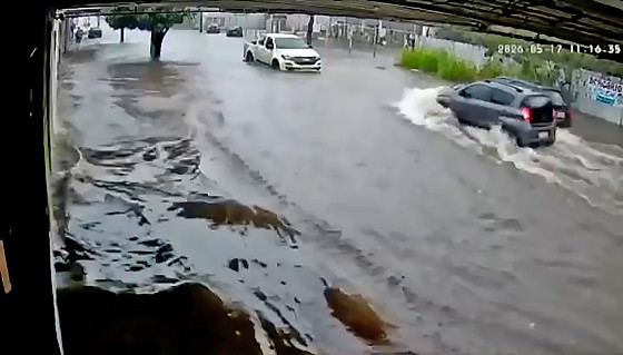 Temporal provoca alagamentos e transtornos em Campo Grande