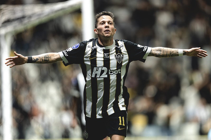 Bernard brilha na vitória do Galo mineiro contra o Cienciano/PER