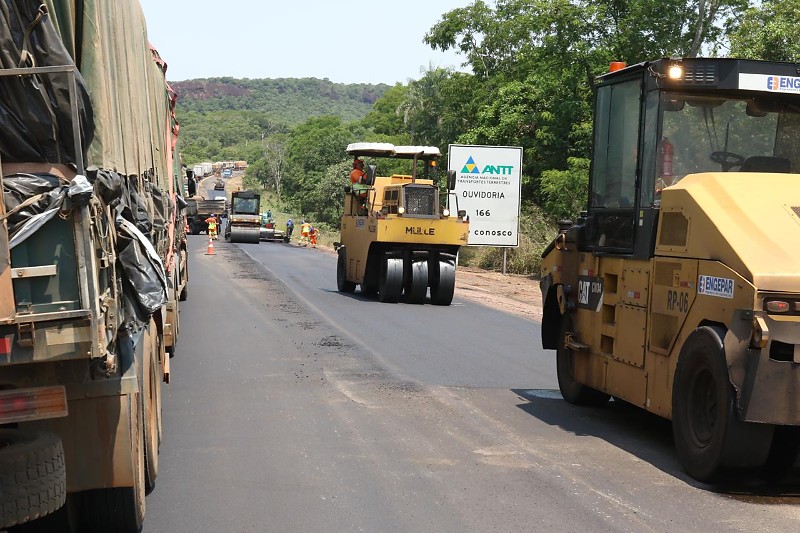 Obras de ampliação e serviços de manutenção seguem sendo realizados em diversos pontos da BR-163