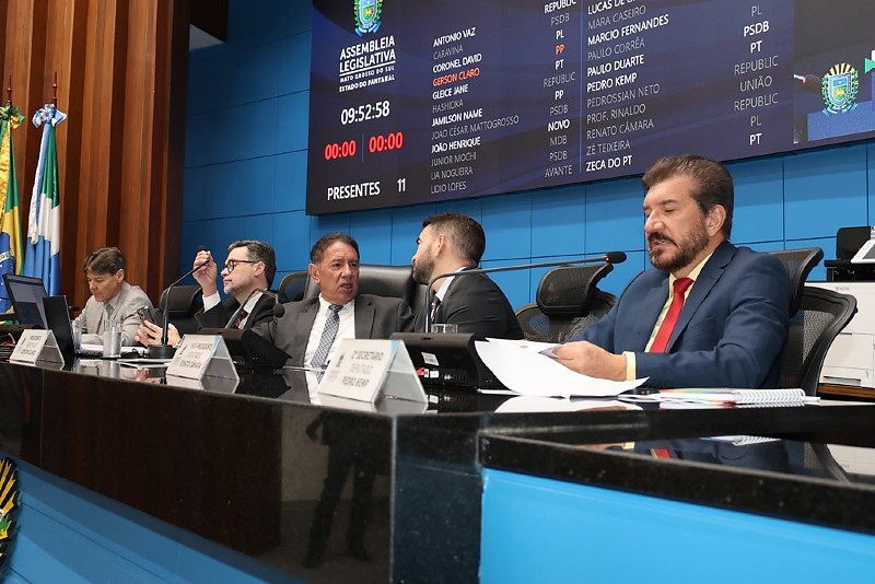 Deputados aprovaram três projetos na sessão desta quarta-feira