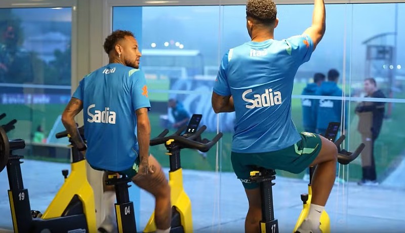 Neymar segue sob cuidados da Seleção para evolução no tratamento da panturrilha