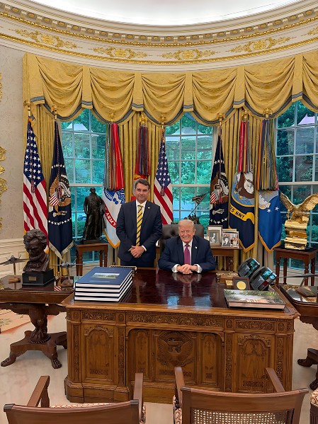 Flávio Bolsonaro celebra decisão dos EUA contra PCC e CV após encontro com Donald Trump