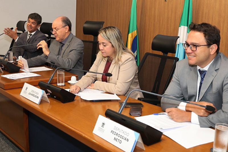 CCJR se reuniu nesta quarta-feira (3), para aprovar projetos em tramitação pela Casa de Leis