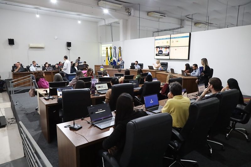 Servidores de diversos municípios participam da formação que acontece em Dourados