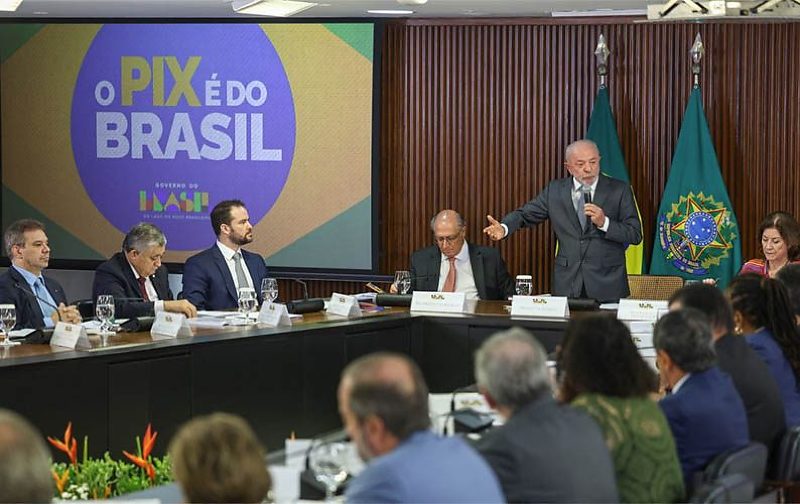 Lula: 'Se ele não quer comprar, vamos vender para quem quer