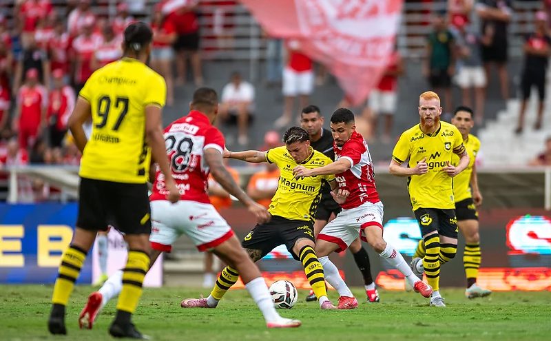 São Bernardo segue fazendo história na Série B e vence o CRB no estádio Rei Pelé, no Alagoas por 3 a 2, neste domingo (7).