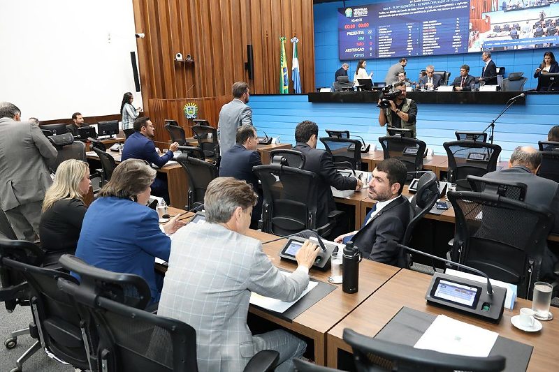 Deputados em sessão ordinária da ALEMS; reunião é aberta à toda sociedade