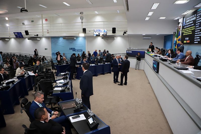 Vereadores reunidos em análise de pautas que tramitam pela Casa de Leis