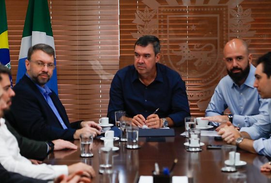 Riedel em reuni&atilde;o com representantes da ATVOS