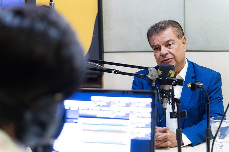 Em entrevista a Rádio Cidade FM, senador comentou sobre política externa e pauta sobre votação da escala 6x1 que é discutida no Congresso