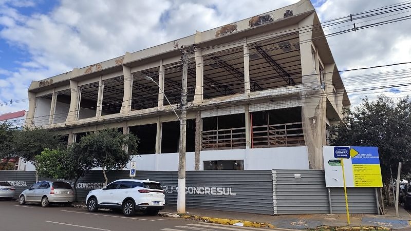 Obras no prédio antigo da Câmara de Dourados estão paralisadas há um ano