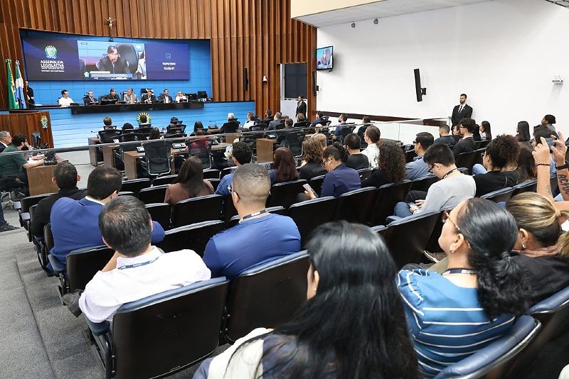 Plenário da ALEMS recebeu autoridades, pesquisadores, representantes de instituições públicas e pessoas da sociedade civil