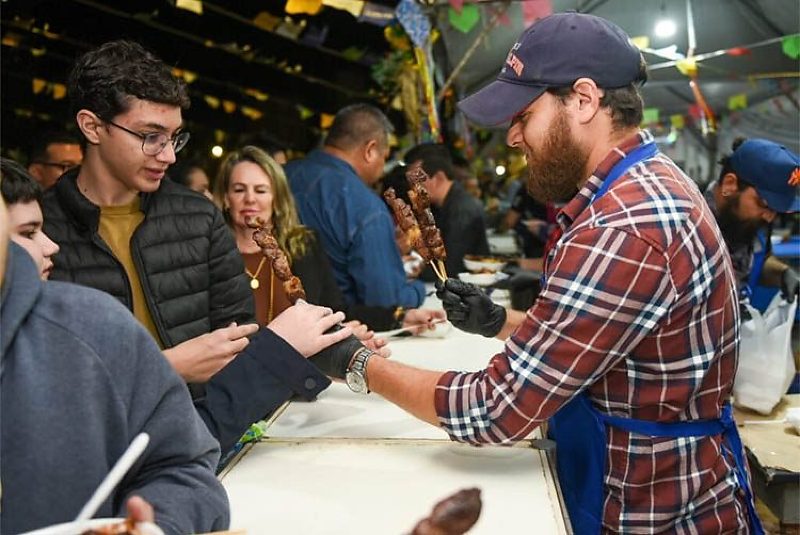 Arraial reúne comidas típicas e animação
