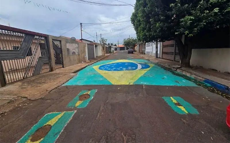 Bandeiras 'esburacadas' na Coophatrabalho