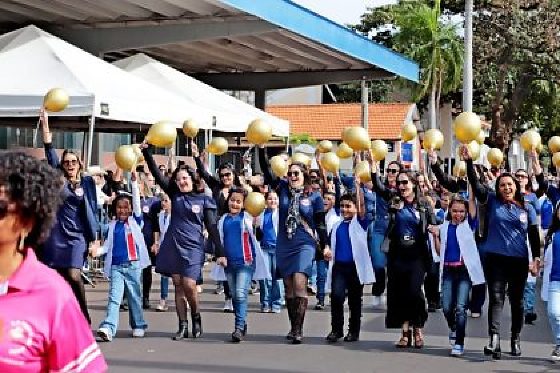 Desfile C&iacute;vico Tr&ecirc;s Lagoas
