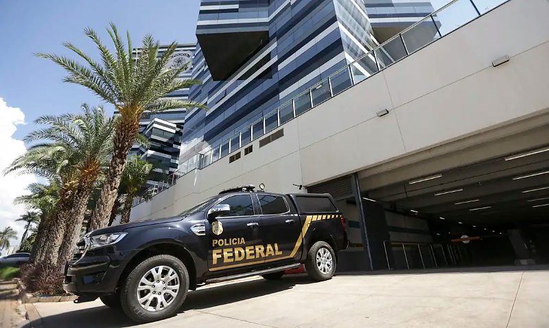 Brasília (DF), 31/08/2023 - Movimentação no prédio sede da Polícia Federal, que ouve Bolsonaro e mais sete envolvidos no caso da venda de joias
