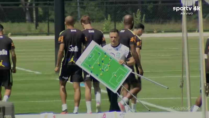 Quadro tático foi captado em treino da Seleção Brasileira desta quarta-feira (17).