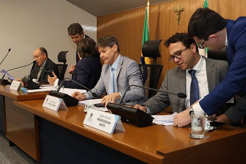Deputados integrantes da CCJR aprovaram sete matérias na reunião realizada nesta quarta-feira no plenarinho da Casa