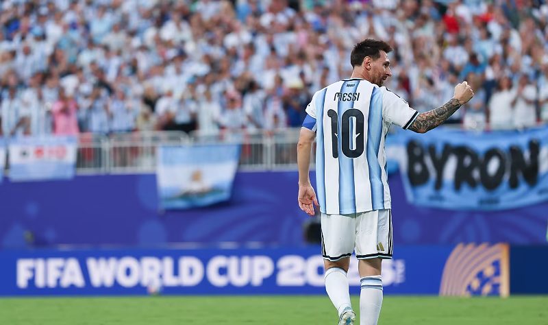 Lionel Messi faz dois gols, quebra recorde histórico e coloca Argentina nas oitavas