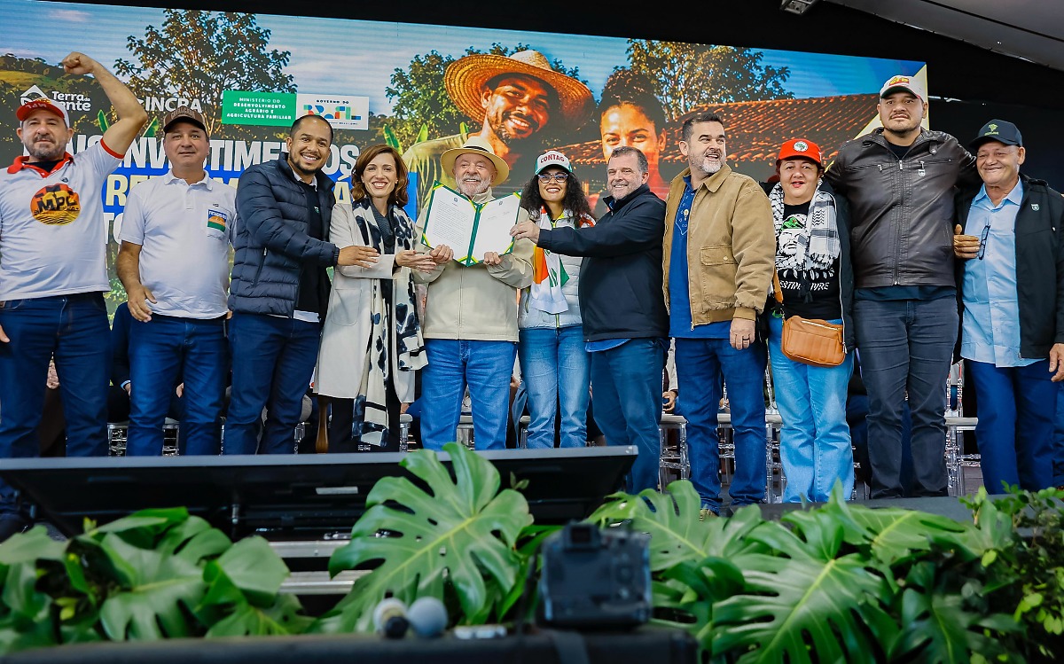 Em Ponta Por&atilde;, presidente Lula participa de entrega de t&iacute;tulos para assentados