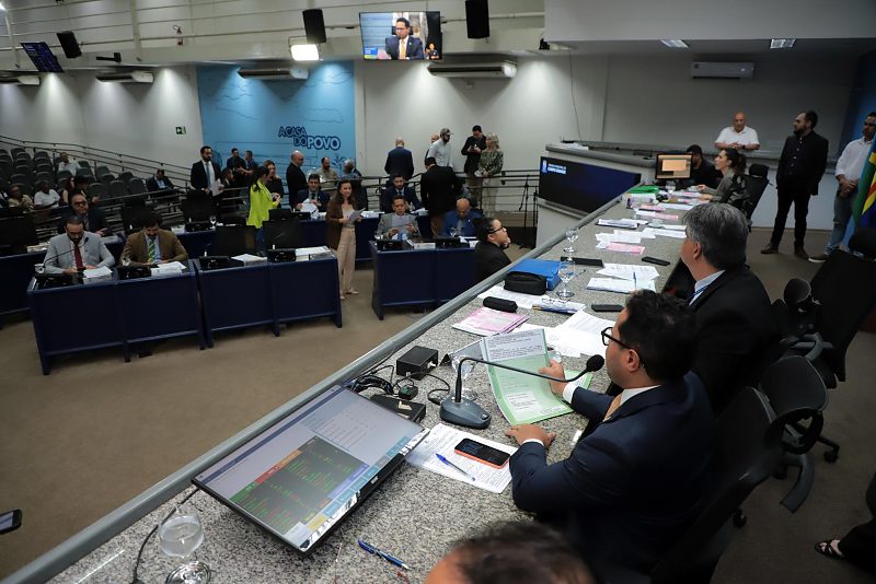 Vereadores em analises de pautas que tramitam pela Casa de Leis