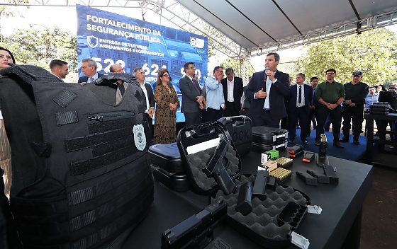 Eduardo Riedel entrega maior lote de viaturas da hist&oacute;ria de Mato Grosso do Sul