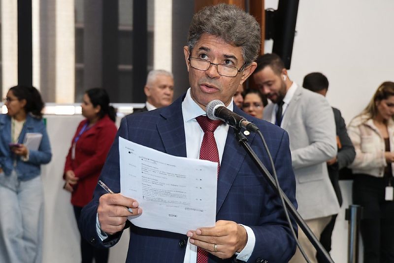 Deputado Rinaldo Modesto, propositor da sessão solene, é o autor de resolução que instituiu as honrarias