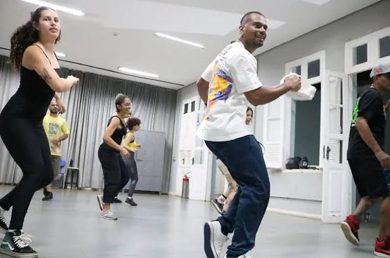 A atividade é voltada para jovens a partir de 12 anos e acontece às segundas e quartas-feiras, sempre às 14h