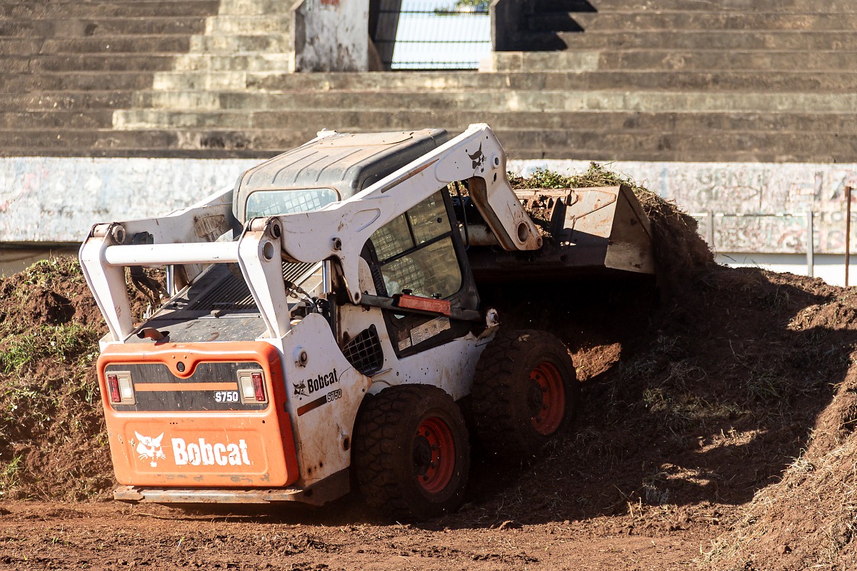 Obras no est&aacute;dio Pedro Pedrossian, conhecido como Moren&atilde;o 