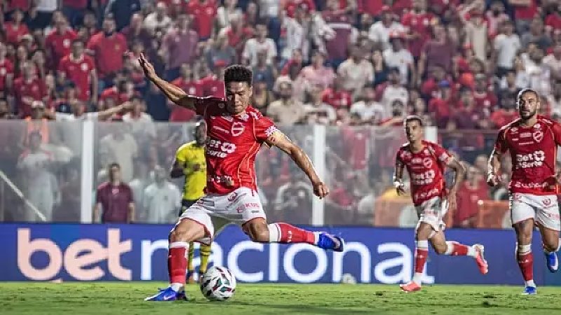 Vila Nova vence e vira líder isolado do Brasileirão da Série B