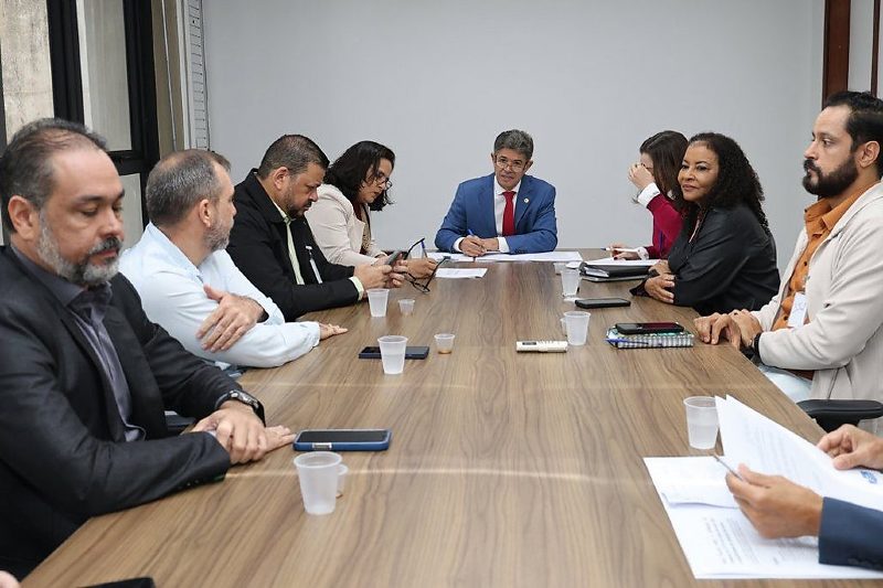 Reunião para debater o projeto sobre a instalação de câmeras nas escolas foi realizada na Sala Cabo Almi, na ALEMS