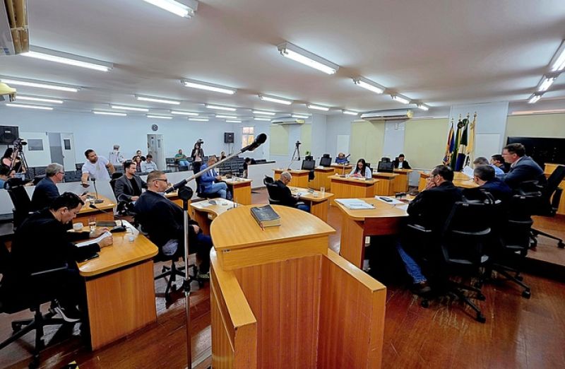 Aprovação foi durante sessão extraordinária realizada na Câmara nesta quinta-feira (9)