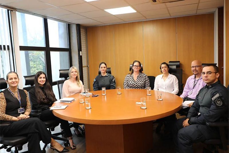 Juiza Josesina com representantes da PM