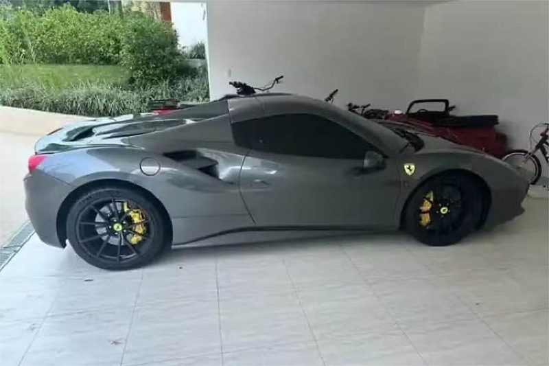 Ferrari 488 Spider apreendida em São Paulo