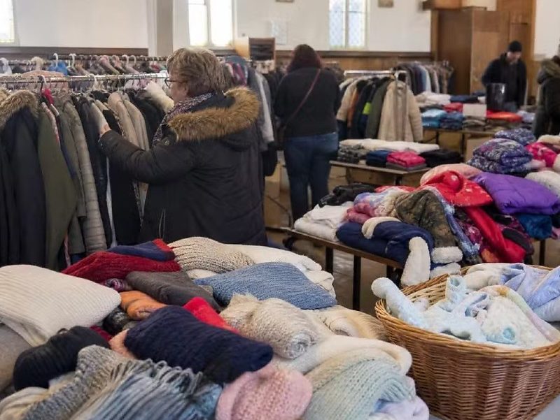 O Lar Ebenezer realiza mais uma edição do Bazar da Pechincha, com roupas usadas em bom estado de conservação a partir de R$ 5